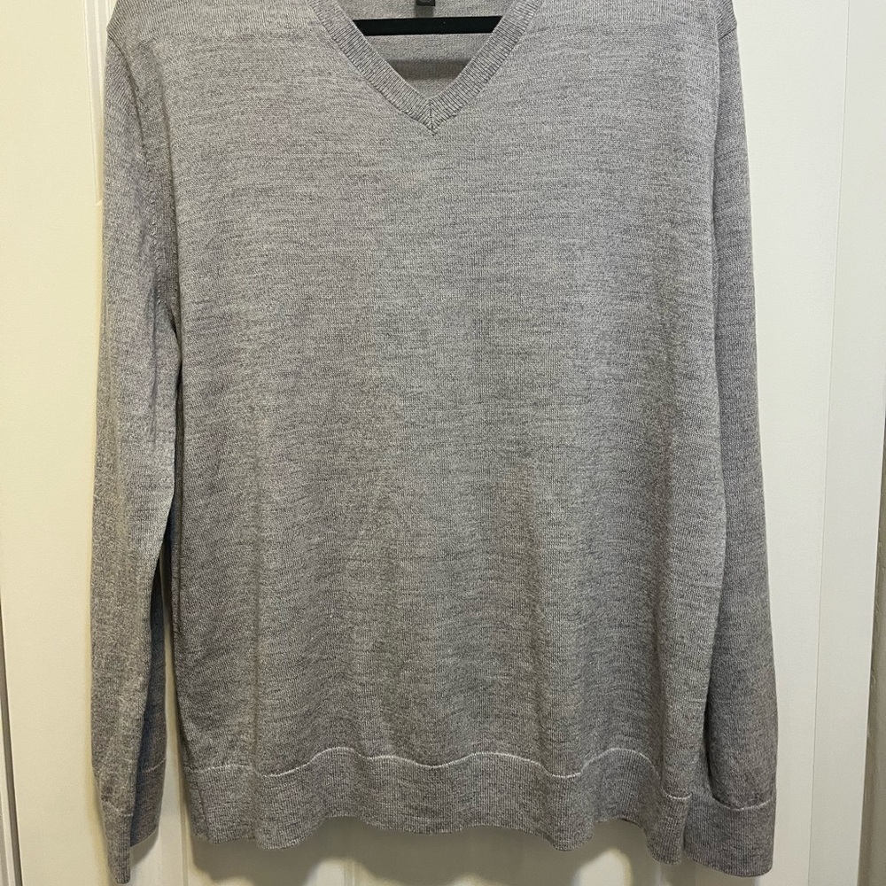 Banana Republic Light Gray V-Neck Sweater Merino wool